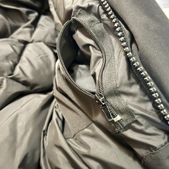 $1795 Authentic CANADA GOOSE Made in CANADA Women's Fur Hoodie SnapZip Coat Sz.M - Picture 13 of 16